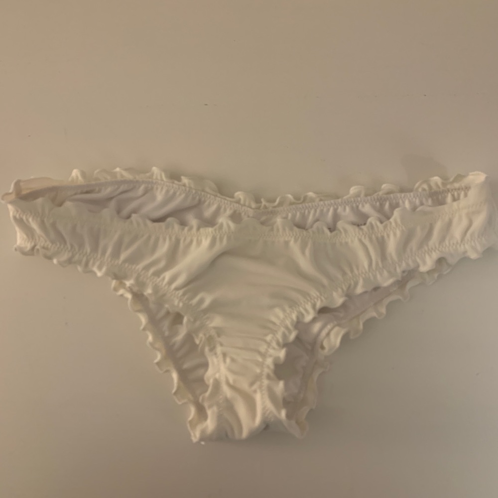 White cheeky bikini bottoms